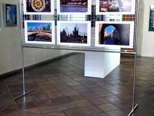 Výstavní a prodejní stojany Variant se sítí 100 x 200 cm - Staroměstská radnice